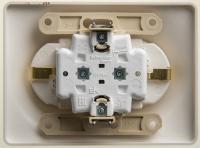 GLOSSA Перламутр Розетка 2-ая с/з со шторками, 16А, в сборе